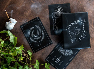 Wanderer's Tarot (78-Card Deck with Fold-Out Guide)